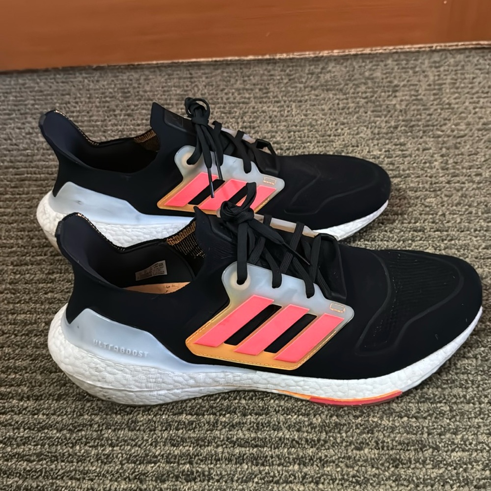 Adidas ultraboost 22 black turbo flash orange